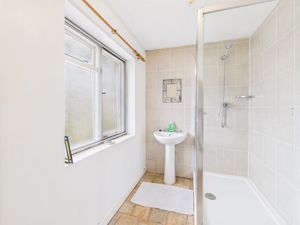 Shower room - click for photo gallery